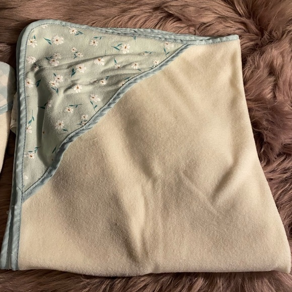 5/$25 3 Baby hooded bath towels - Picture 4 of 4